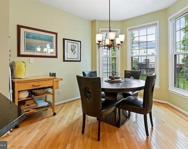 412 E Oakmeade Drive - Photo Thumbnail 10