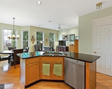 412 E Oakmeade Drive - Photo Thumbnail 9