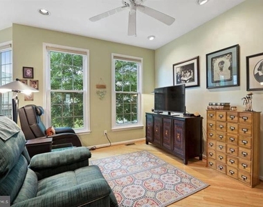 412 E Oakmeade Drive - Photo Thumbnail 11