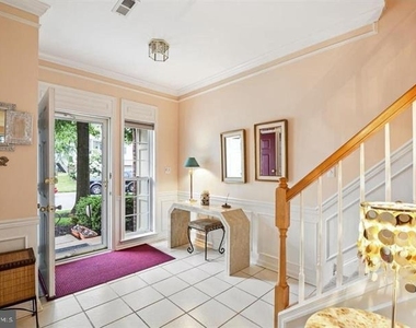 412 E Oakmeade Drive - Photo Thumbnail 1