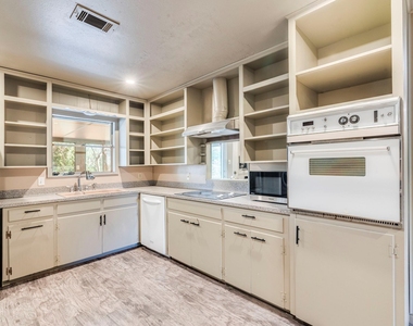 10606 Macmora Rd - Photo Thumbnail 9