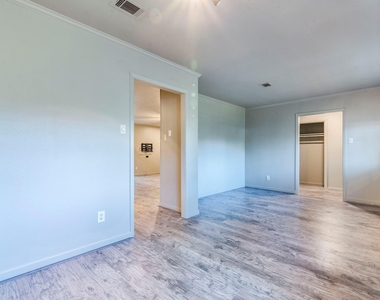 10606 Macmora Rd - Photo Thumbnail 7