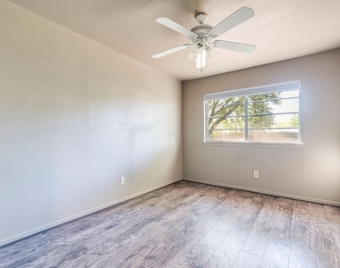 10606 Macmora Rd - Photo Thumbnail 18