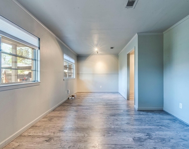 10606 Macmora Rd - Photo Thumbnail 6