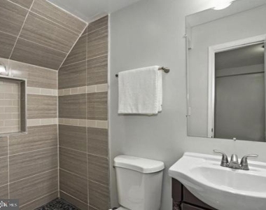 1260 Penn Street Ne - Photo Thumbnail 15