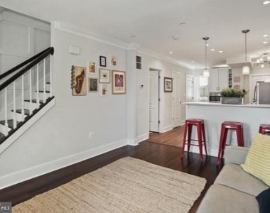1260 Penn Street Ne - Photo Thumbnail 3