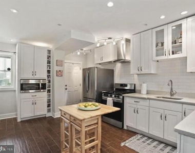 1260 Penn Street Ne - Photo Thumbnail 5