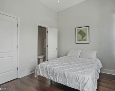1260 Penn Street Ne - Photo Thumbnail 6