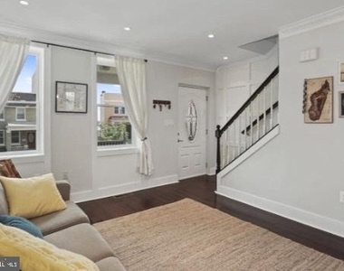 1260 Penn Street Ne - Photo Thumbnail 2