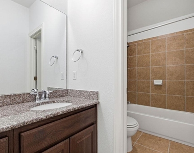 15004 Iveans Way - Photo Thumbnail 32