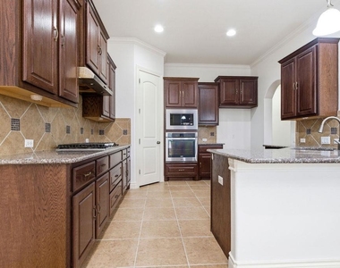 15004 Iveans Way - Photo Thumbnail 11