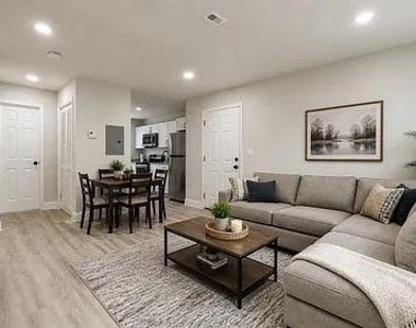 1615 28th Place Se - Photo Thumbnail 3