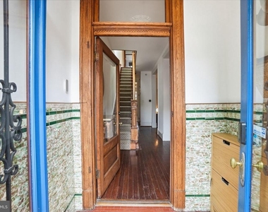 210 8th Street Se - Photo Thumbnail 3