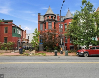 210 8th Street Se - Photo Thumbnail 1