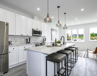 1730 Montello Avenue Ne - Photo Thumbnail 9