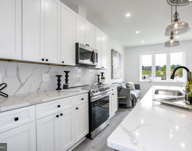 1730 Montello Avenue Ne - Photo Thumbnail 7
