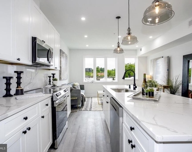 1730 Montello Avenue Ne - Photo Thumbnail 5