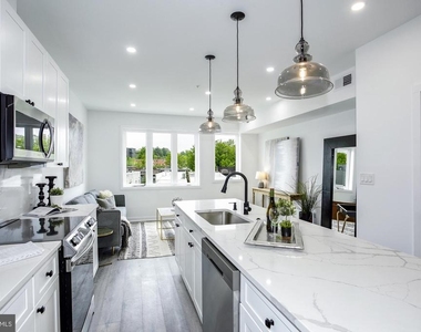 1730 Montello Avenue Ne - Photo Thumbnail 8