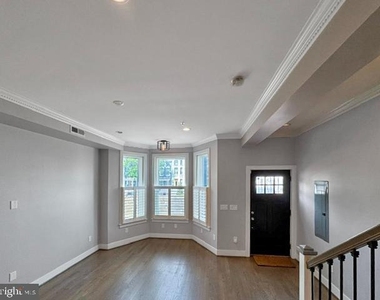 2029 North Capitol Street Ne - Photo Thumbnail 2