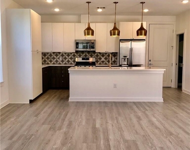 2624 Metcalfe Rd - Photo Thumbnail 1