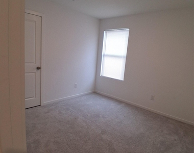 3307 Hilts Trail Trl - Photo Thumbnail 2