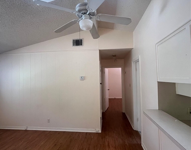 208 E 31st St - Photo Thumbnail 5
