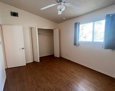 208 E 31st St - Photo Thumbnail 14