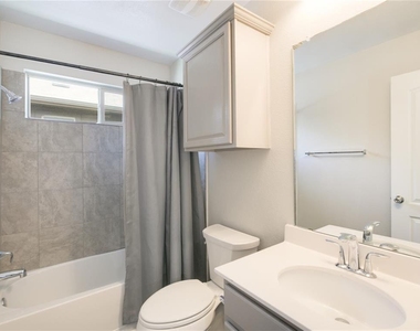 12112 Timber Arch Ln - Photo Thumbnail 14