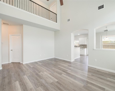 12112 Timber Arch Ln - Photo Thumbnail 3
