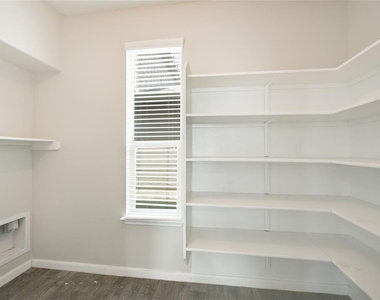 12112 Timber Arch Ln - Photo Thumbnail 9