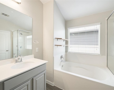 12112 Timber Arch Ln - Photo Thumbnail 17
