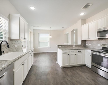 12112 Timber Arch Ln - Photo Thumbnail 6
