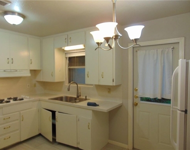 3904 Bailey Ln - Photo Thumbnail 5
