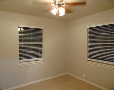 3904 Bailey Ln - Photo Thumbnail 9