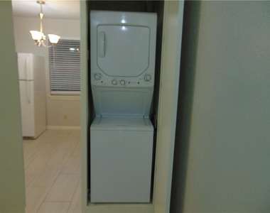3904 Bailey Ln - Photo Thumbnail 7