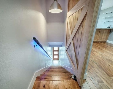 901 W Mary St - Photo Thumbnail 2