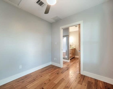 901 W Mary St - Photo Thumbnail 12