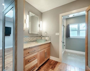 901 W Mary St - Photo Thumbnail 13