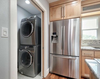 901 W Mary St - Photo Thumbnail 9
