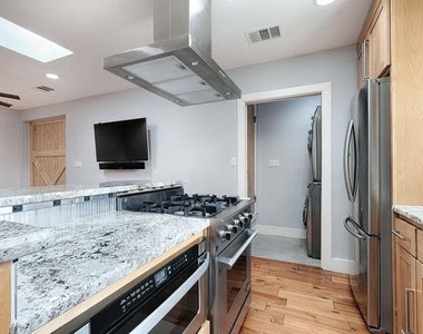 901 W Mary St - Photo Thumbnail 8