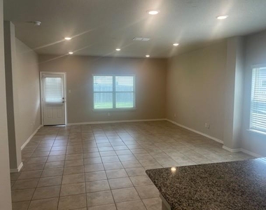 3129 Morlanga St - Photo Thumbnail 8