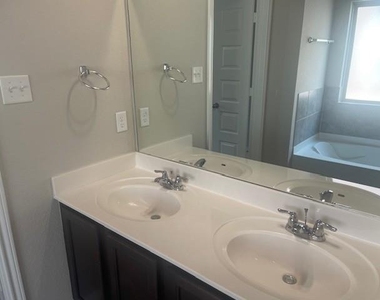 3129 Morlanga St - Photo Thumbnail 11