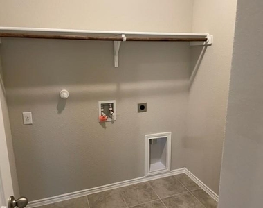 3129 Morlanga St - Photo Thumbnail 4