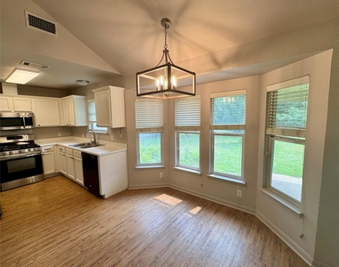 1806 Dublin Dr - Photo Thumbnail 3
