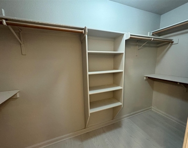 1806 Dublin Dr - Photo Thumbnail 12