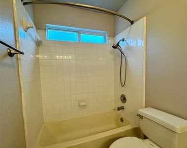 1806 Dublin Dr - Photo Thumbnail 11