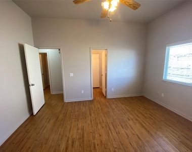 1806 Dublin Dr - Photo Thumbnail 9