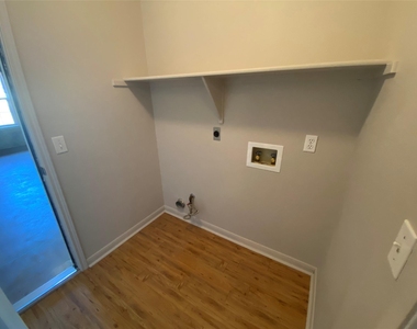1806 Dublin Dr - Photo Thumbnail 17