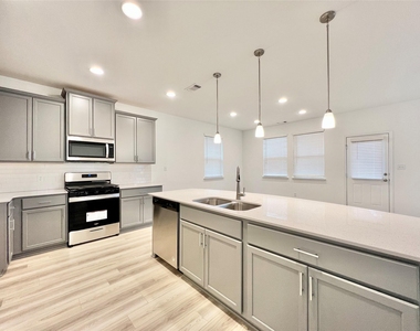 3200 College Park Dr - Photo Thumbnail 9