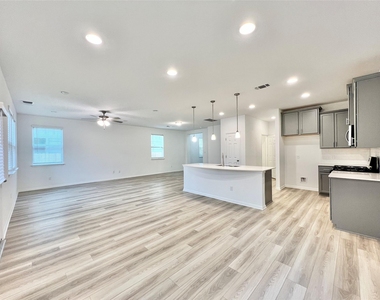 3200 College Park Dr - Photo Thumbnail 6